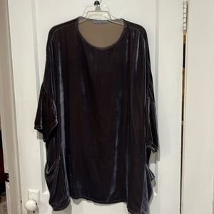 Like new velvet OS loose cut top tunic length.